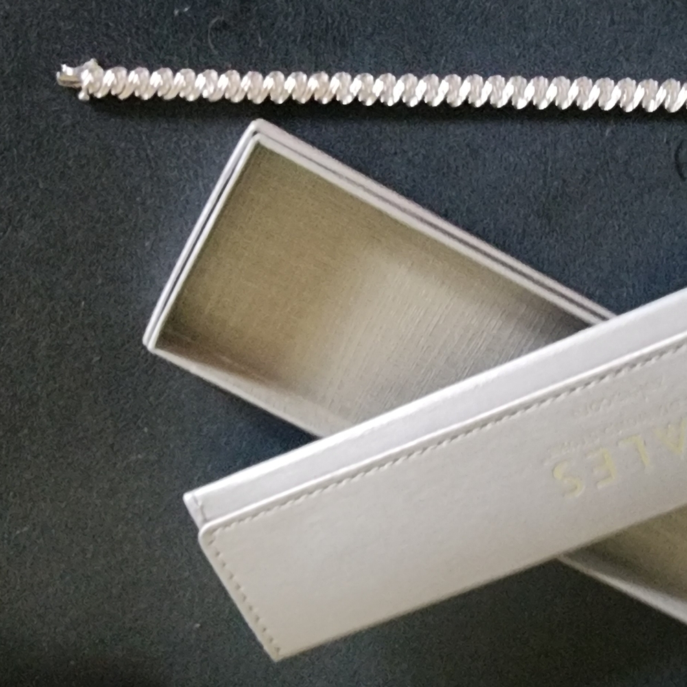 Elegant Silver Bracelet - Picture 3 of 3